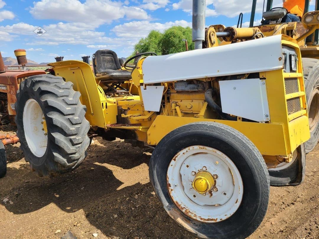 Image of International Harvester 2410B Primary image