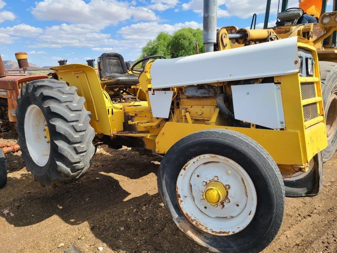 Image of International Harvester 2410B Primary image