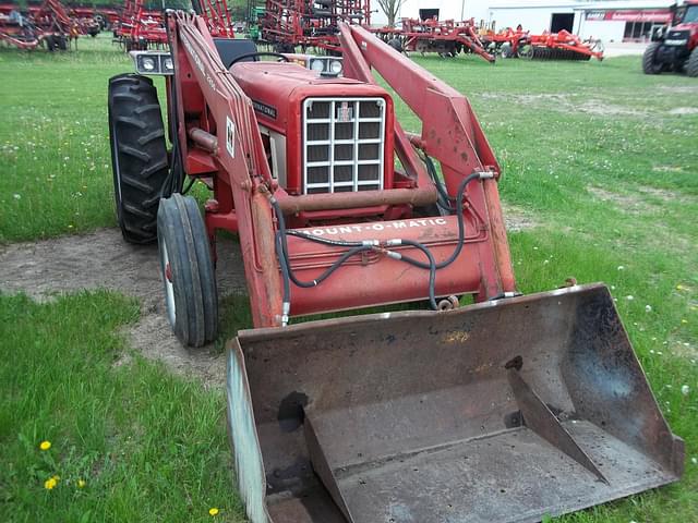 Image of International Harvester 574 equipment image 2
