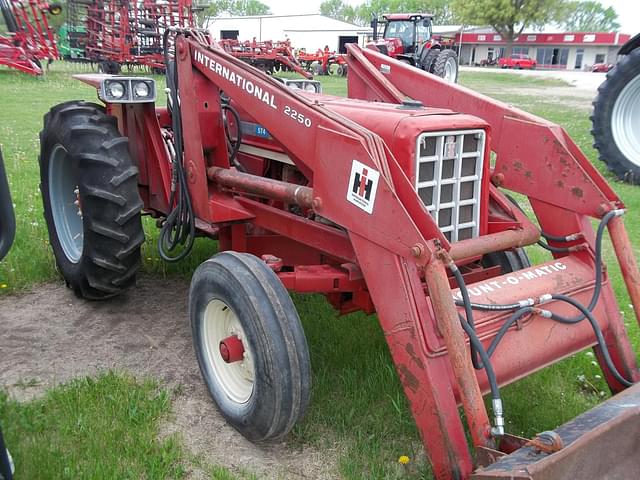 Image of International Harvester 574 equipment image 3