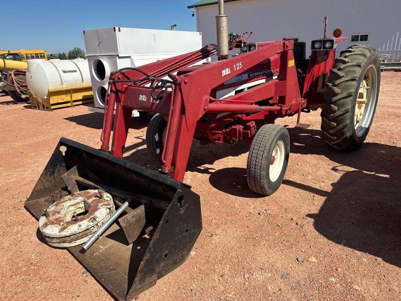 Main image International Harvester 674