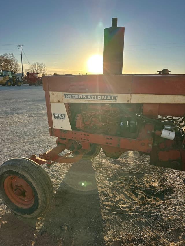 Image of International Harvester Hydro 70 equipment image 2