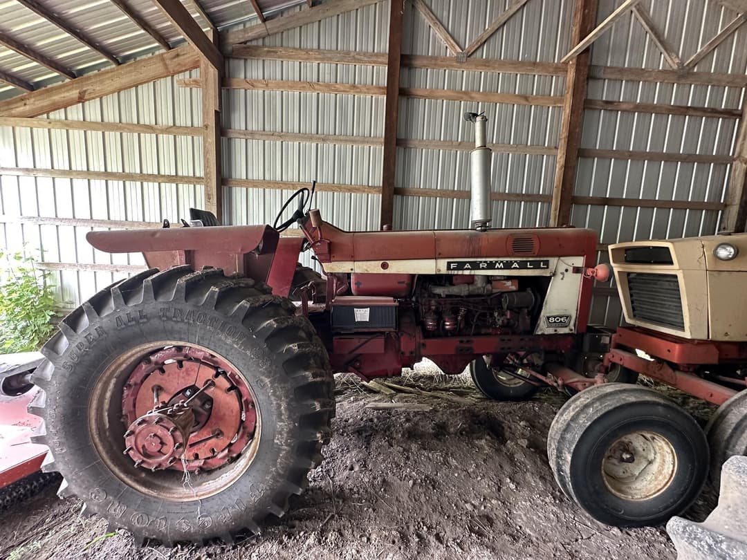 Image of Farmall 806 Primary image