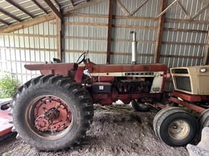 1976 Farmall 806 Image