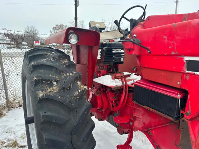 Image of International Harvester 966 equipment image 4