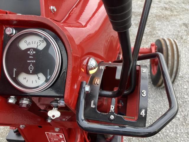 Image of International Harvester 966 equipment image 4