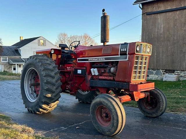 Image of International Harvester 966 equipment image 1