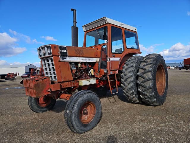 Image of International Harvester 1066 equipment image 1