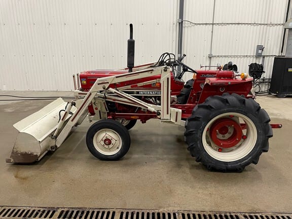 Main image International Harvester 284