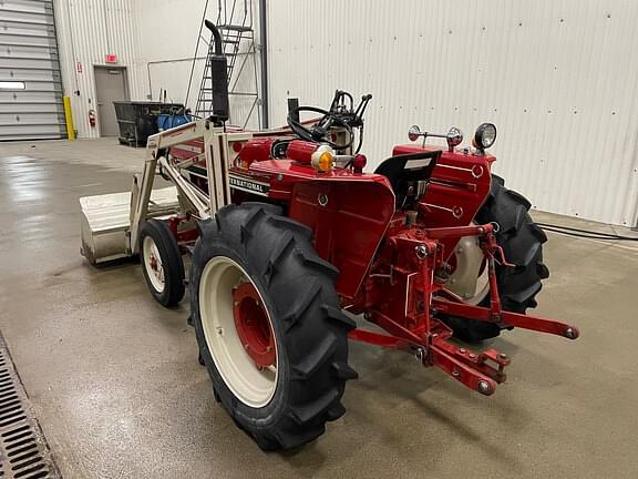 Image of International Harvester 284 equipment image 1