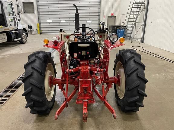 Image of International Harvester 284 equipment image 2