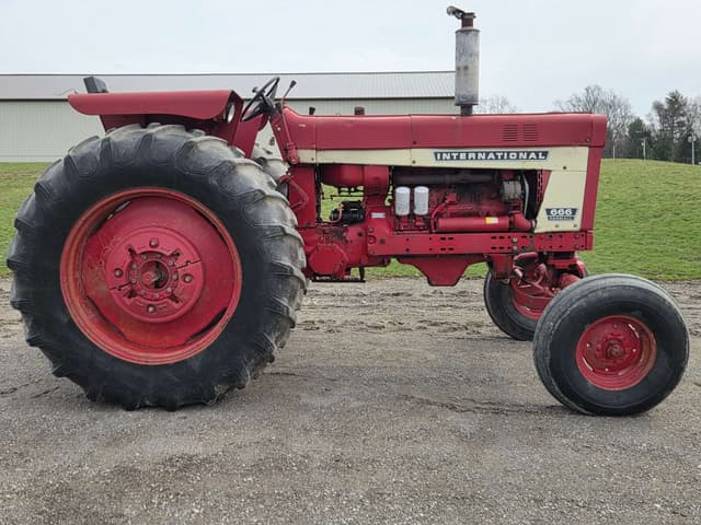 Image of International Harvester 666 equipment image 3