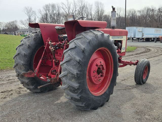 Image of International Harvester 666 equipment image 4