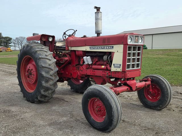 Image of International Harvester 666 equipment image 2