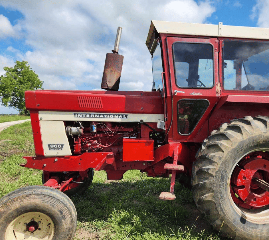 Main image International Harvester 966