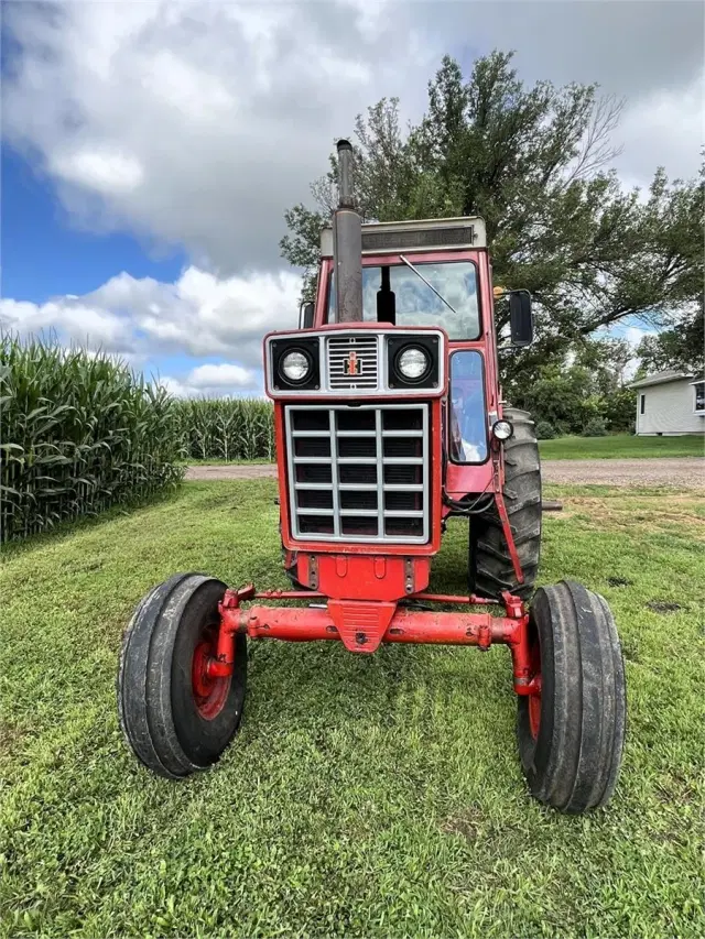 Image of International Harvester Hydro 100 equipment image 1