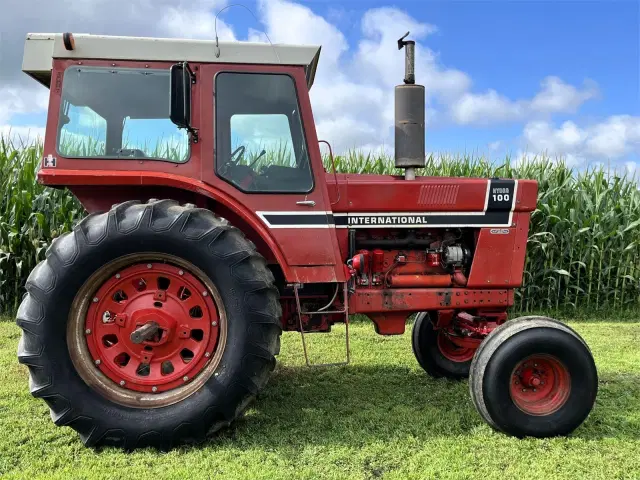 Image of International Harvester Hydro 100 equipment image 2