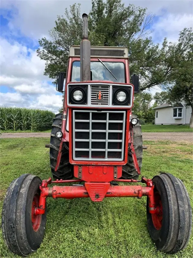 Image of International Harvester Hydro 100 equipment image 4