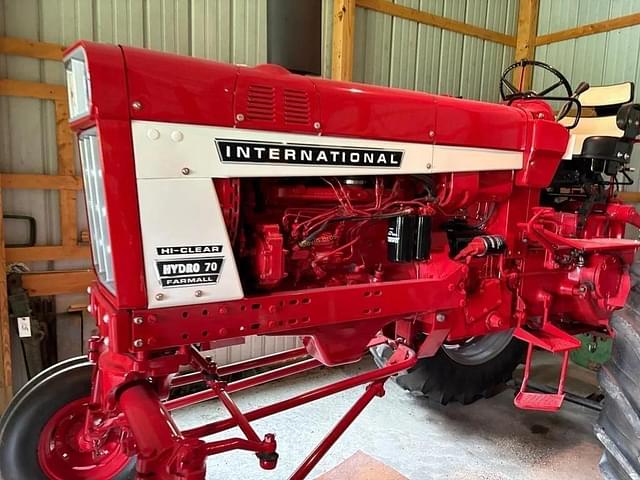 Image of International Harvester Hydro 70 equipment image 2