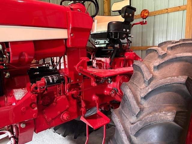 Image of International Harvester Hydro 70 equipment image 3