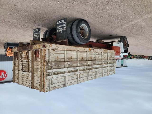Image of International Loadstar 1600 equipment image 3