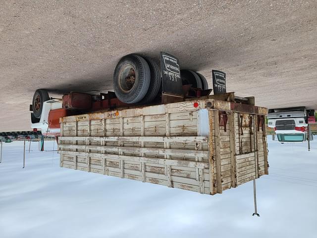 Image of International Loadstar 1600 equipment image 2