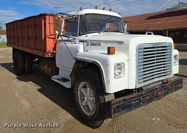 Image of International Loadstar 1700 equipment image 2