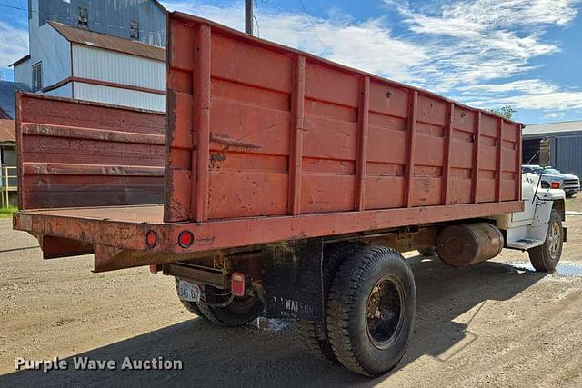 Image of International Loadstar 1700 equipment image 4
