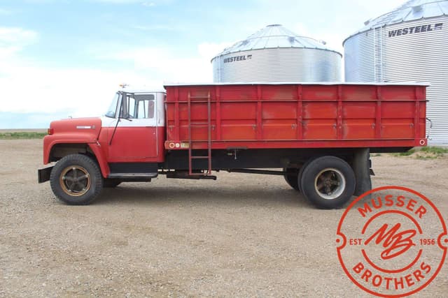 Image of International Loadstar 1700 equipment image 1
