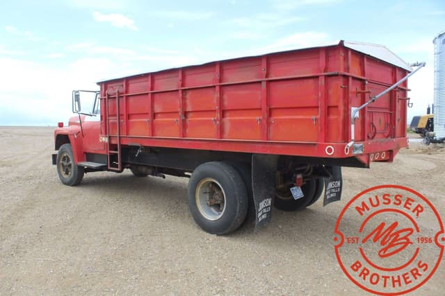 Image of International Loadstar 1700 equipment image 2