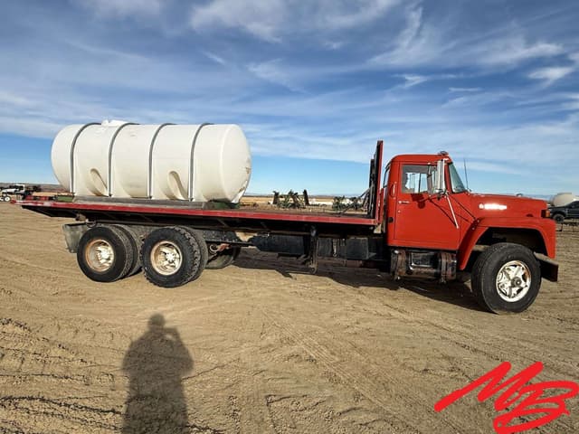 Image of International Loadstar 1800 equipment image 3