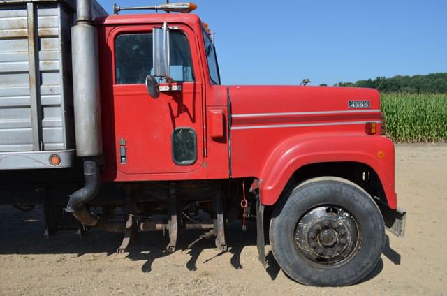Image of International Transtar 4300 equipment image 2