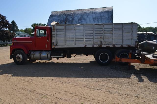 Image of International Transtar 4300 equipment image 3