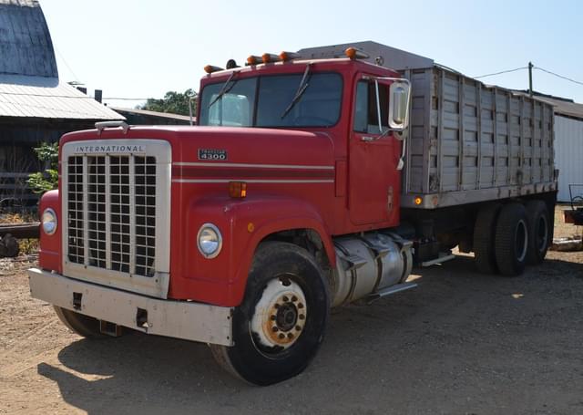 Image of International Transtar 4300 equipment image 1