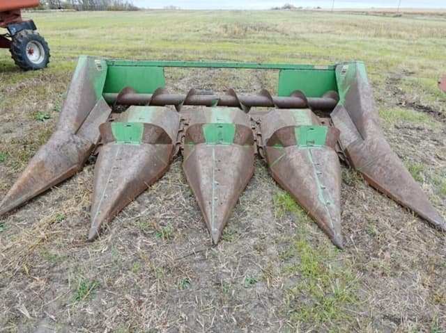 Image of John Deere 444 equipment image 1