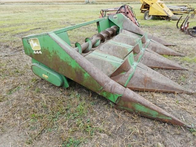 Image of John Deere 444 equipment image 2
