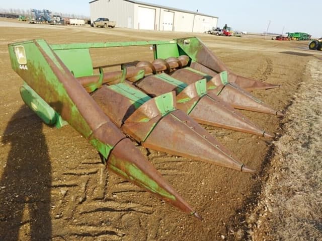 Image of John Deere 444 equipment image 3