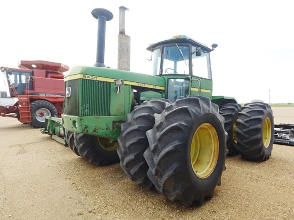 1976 John Deere 8430 Equipment Image0