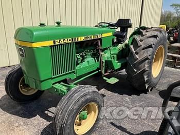 1976 John Deere 2440 Equipment Image0