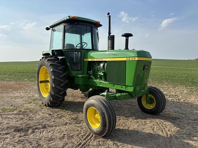 Image of John Deere 4230 equipment image 3