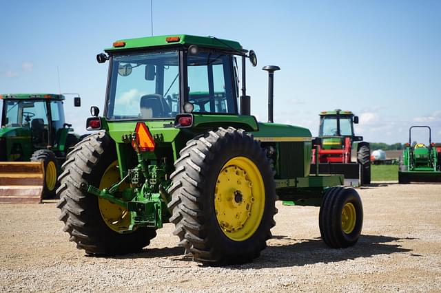 Image of John Deere 4230 equipment image 4