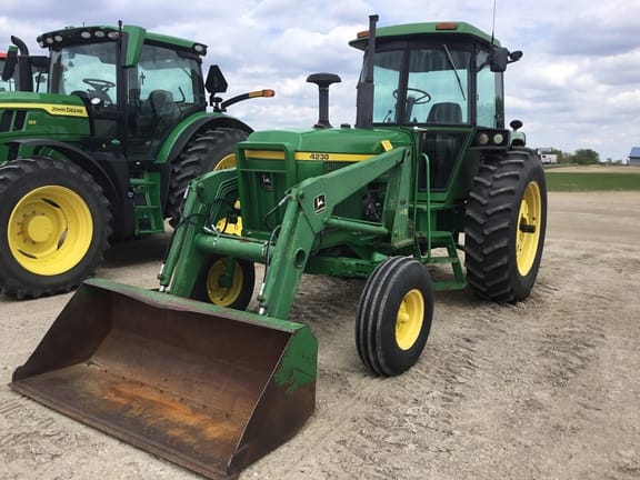 1976 John Deere 4230 Equipment Image0