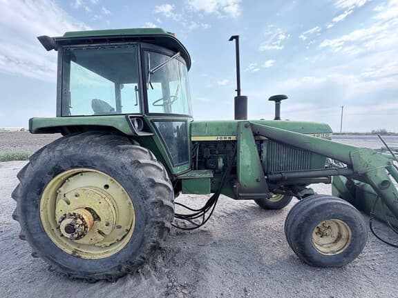 Image of John Deere 4230 equipment image 1