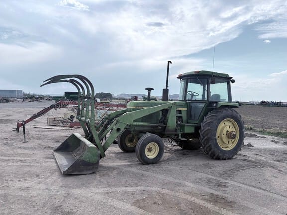 1976 John Deere 4230 Equipment Image0