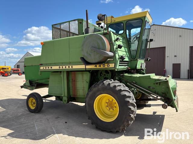 Image of John Deere 4400 equipment image 2