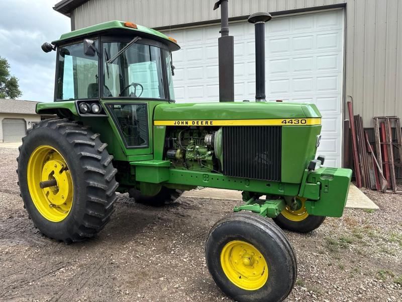 1976 John Deere 4430 Equipment Image0