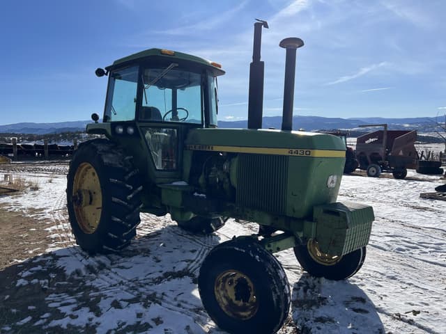 Image of John Deere 4430 equipment image 2