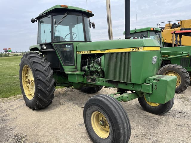 Image of John Deere 4430 equipment image 2