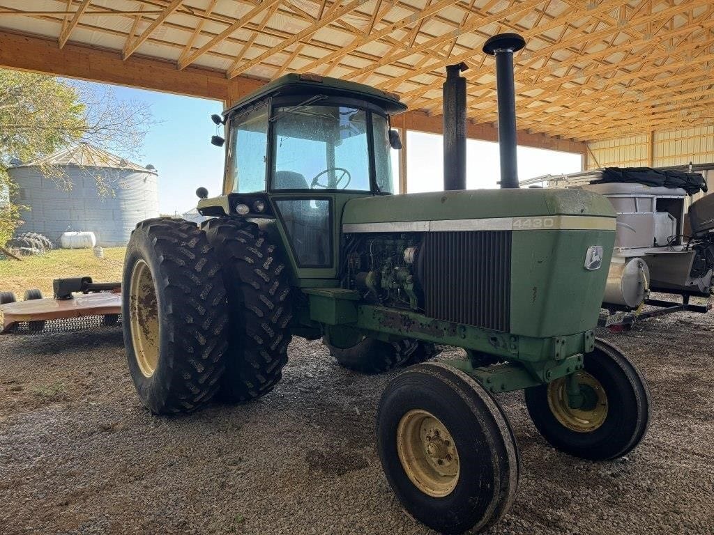 1976 John Deere 4430 Equipment Image0