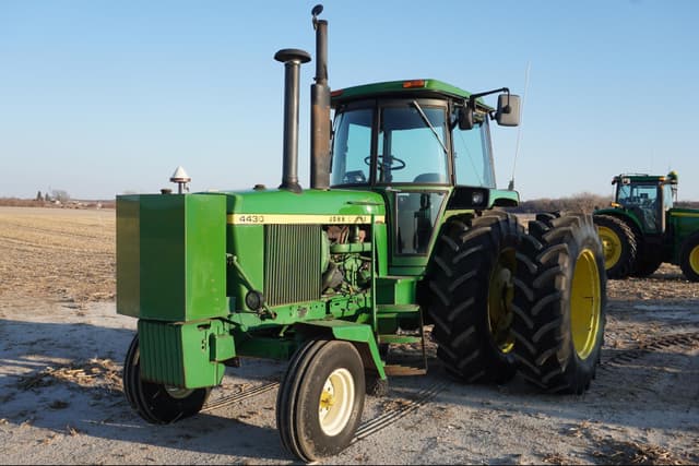 Image of John Deere 4430 equipment image 2